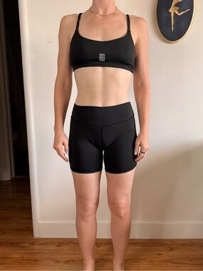 Minimalist Black Sports Bra and Biker Shorts Set in Black
